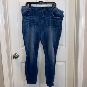 Judy Blue 2x zipper ankle jeans. (Approx 18/20 maybe 22)